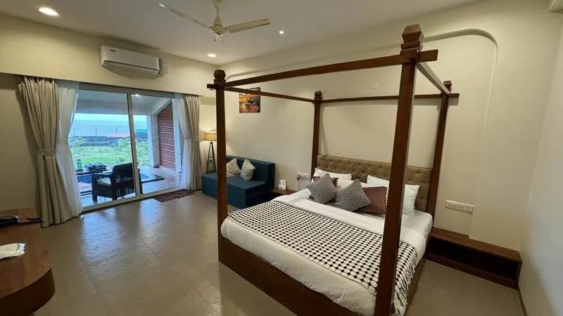Close to Sky Private Pool suite bedroom with sea view